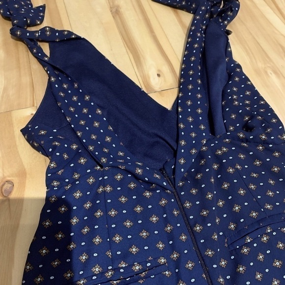Jumpsuit print navy blue V neck Size Medium - Picture 7 of 10